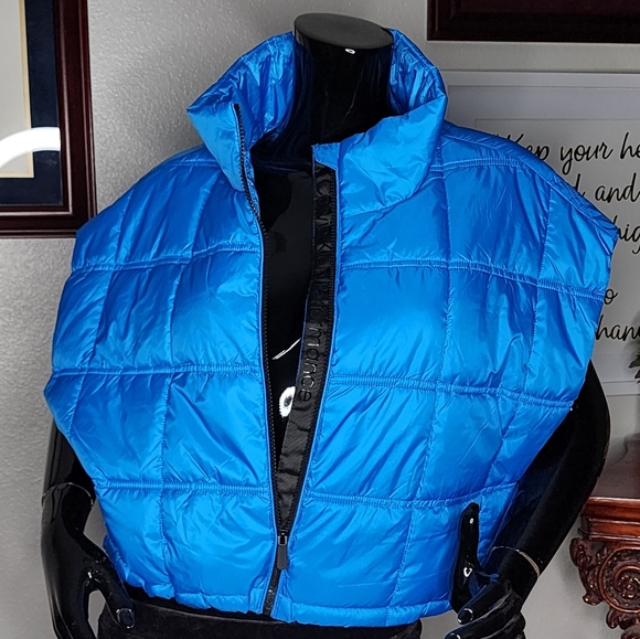 Calvin Klein Cropped Mock-Neck Puffer Vest - Picture 10 of 16